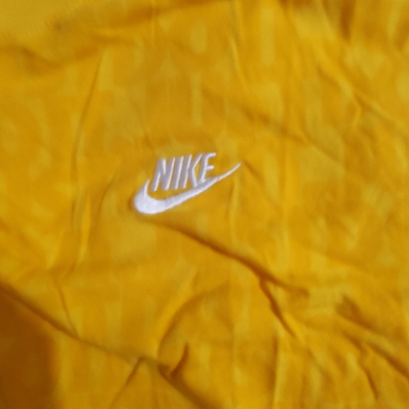 Nike shirt - Picture 3 of 5